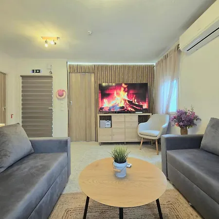 Anemos Garden House - Cozy Retreat With Garden & Parking - Near Nea Kallikrateia